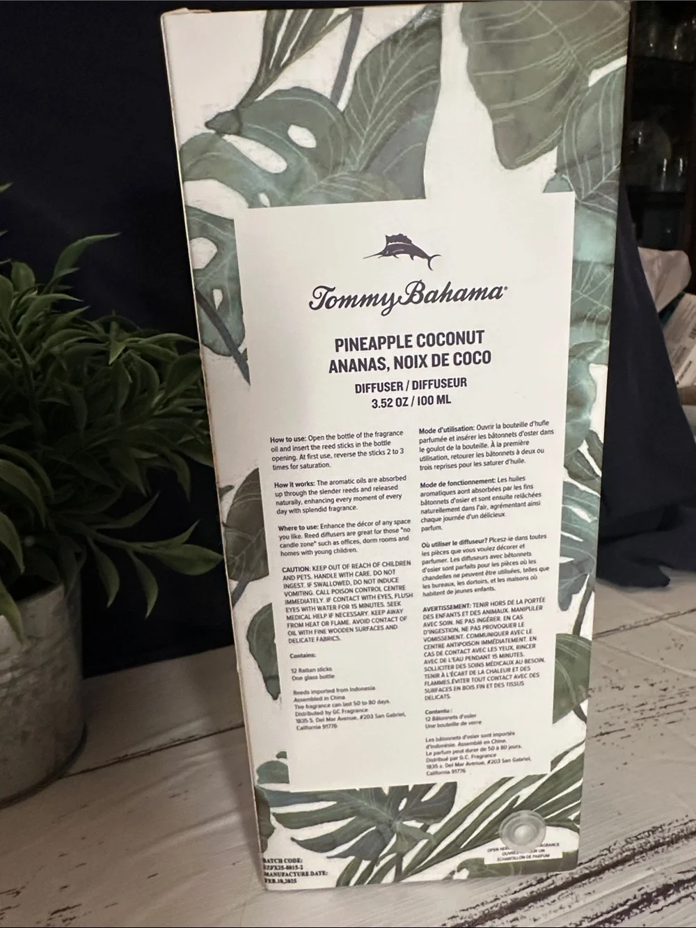 Tommy Bahama Pineapple Coconut Reed Diffuser – Green, White, Gold 3.52oz